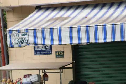 Bánh mì crawl through the old town with Vy